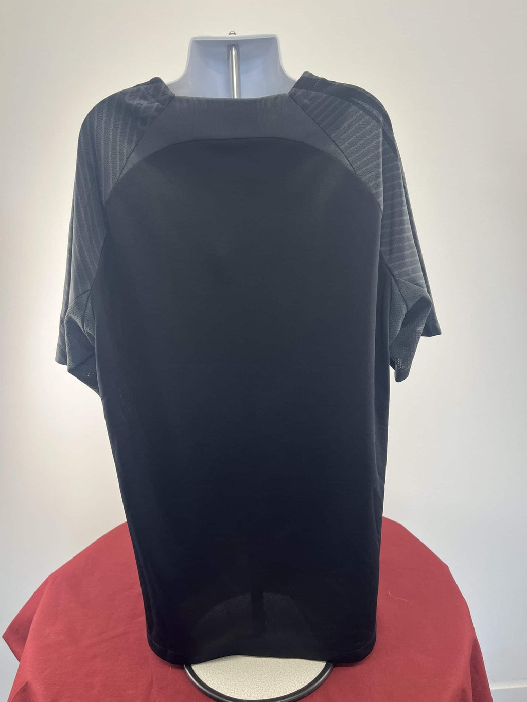 Youth's Nike Black Short - Sleeve T-Shirt Size 13 - 15 yrs - kitround kitround product