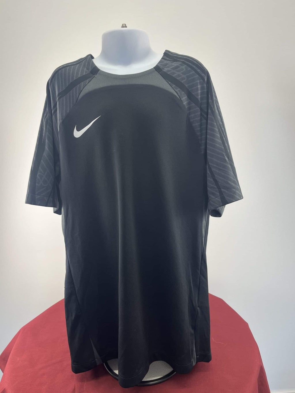 Youth's Nike Black Short - Sleeve T-Shirt Size 13 - 15 yrs - kitround kitround product