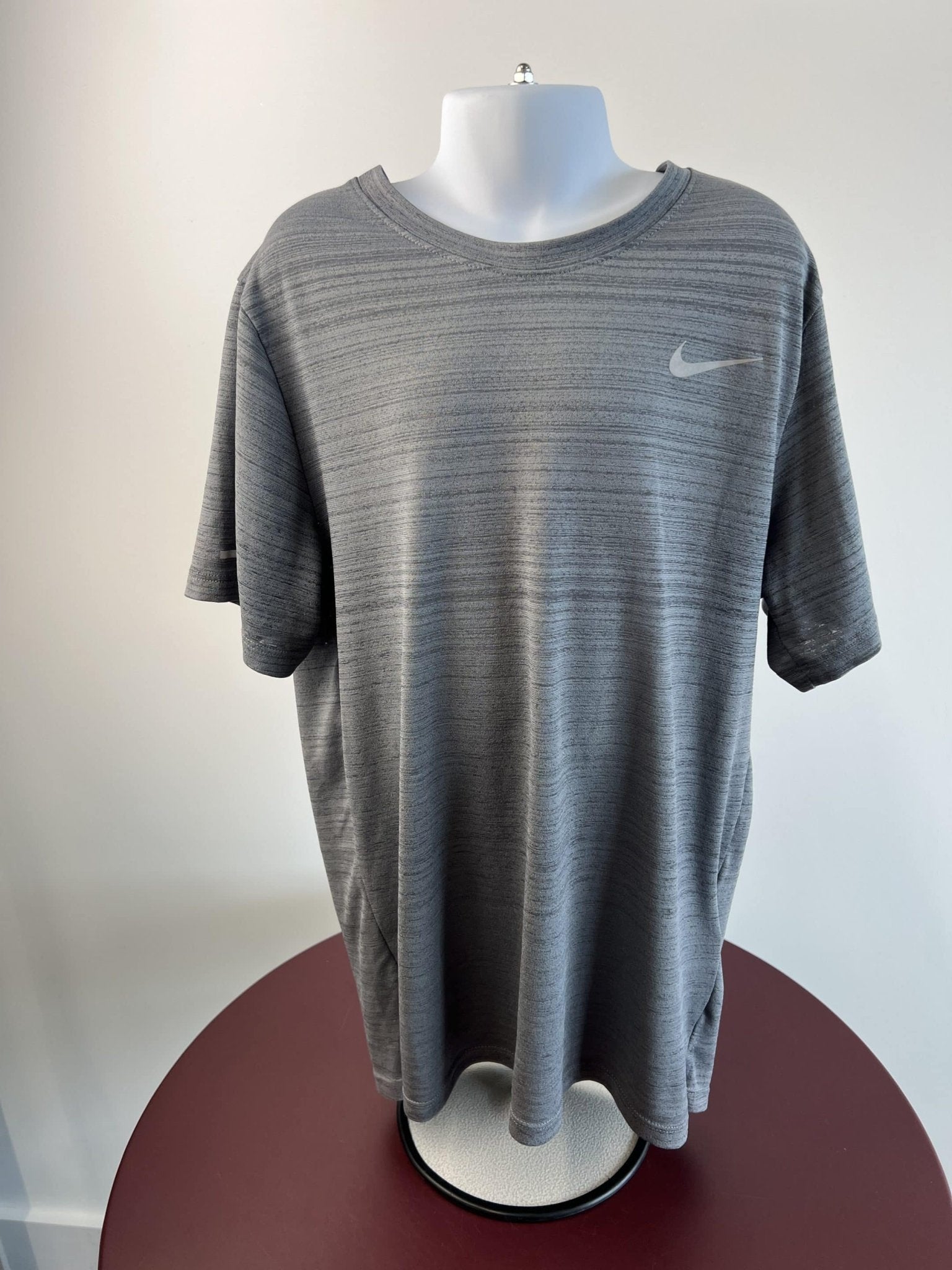Youth's Nike Grey Training T-Shirt Age 14 - 16 - kitround kitround product