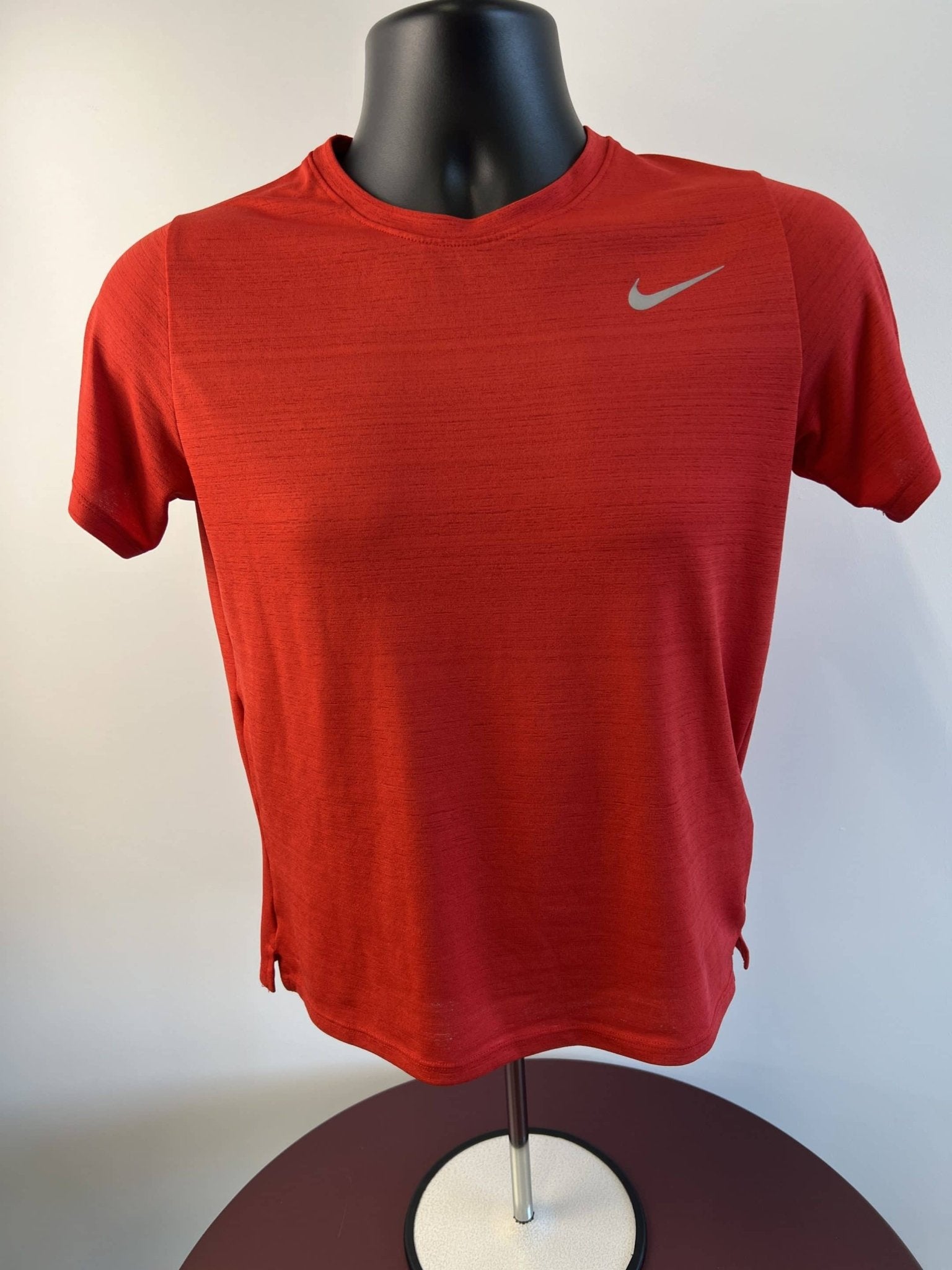 Youth's Nike Red Sports T-Shirt Age 14 - 16 - kitround kitround product