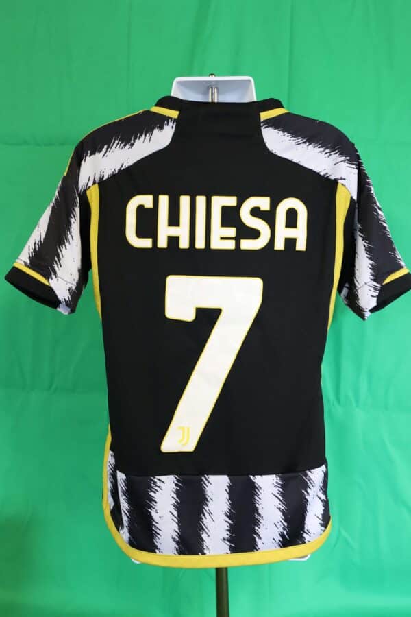 Kids Juventus No.7 Chiesa Football Top - Image 2