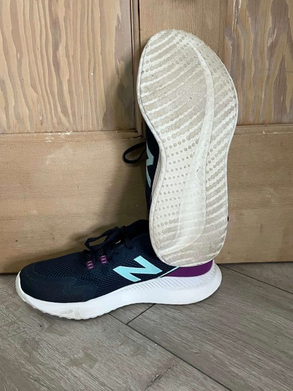 Pair of Women's New Balance Trainers - Image 4