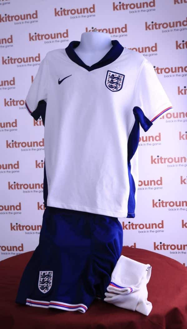 Kid's Nike England Football Strip with Socks - Image 3
