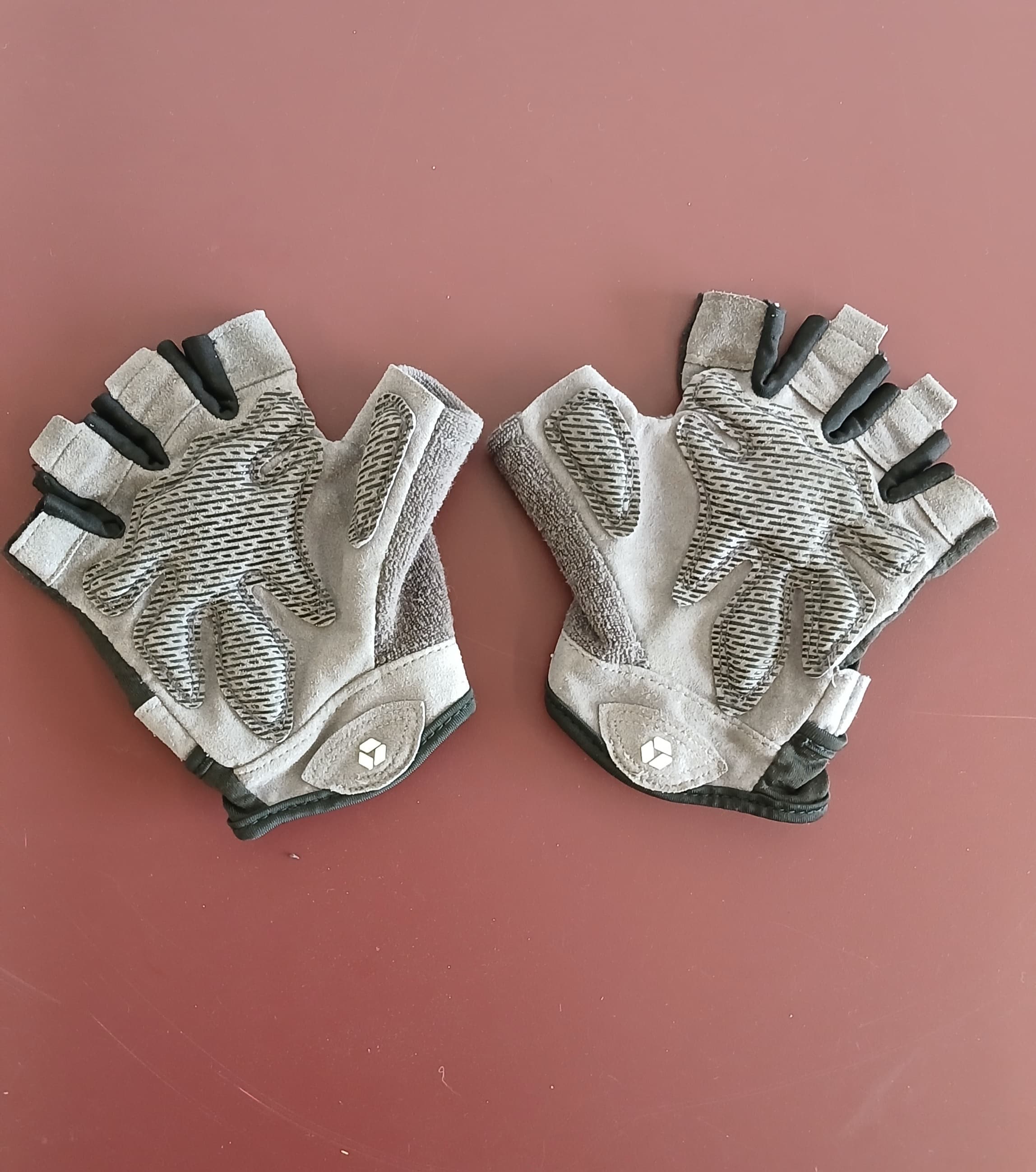 Life CT Grey Workout Gloves