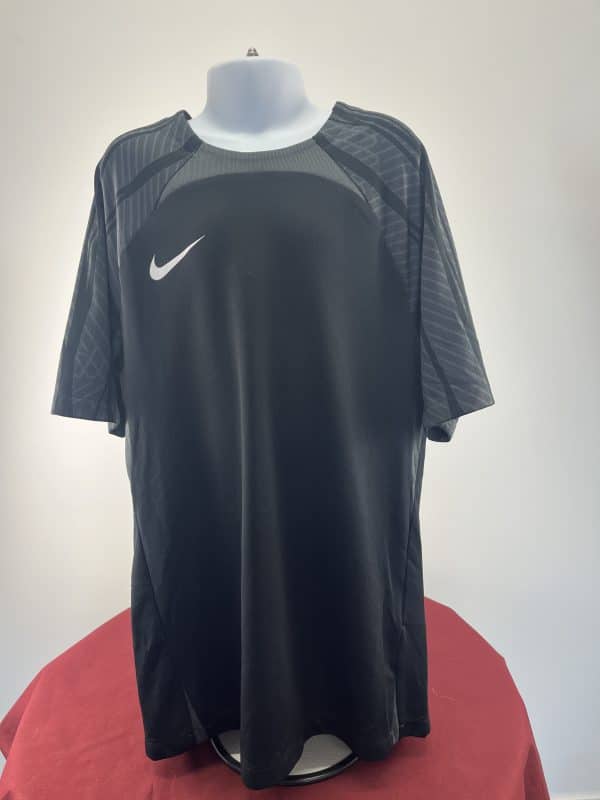 Youth's Nike Black Short-Sleeve T-Shirt Size 13-15 yrs