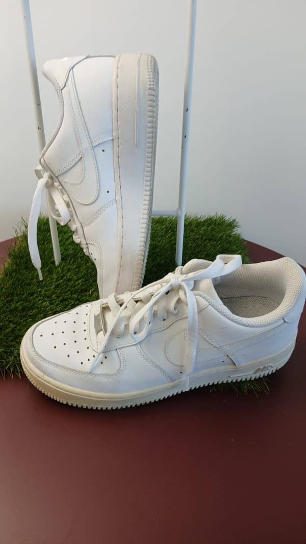 Nike White Trainers - Image 2