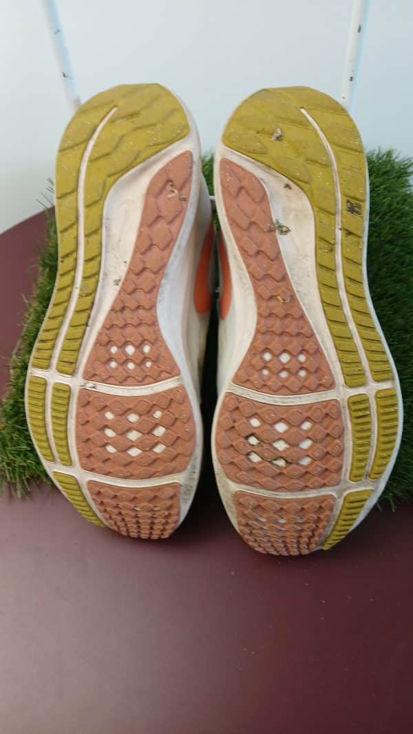 Nike White Trainers - Image 2